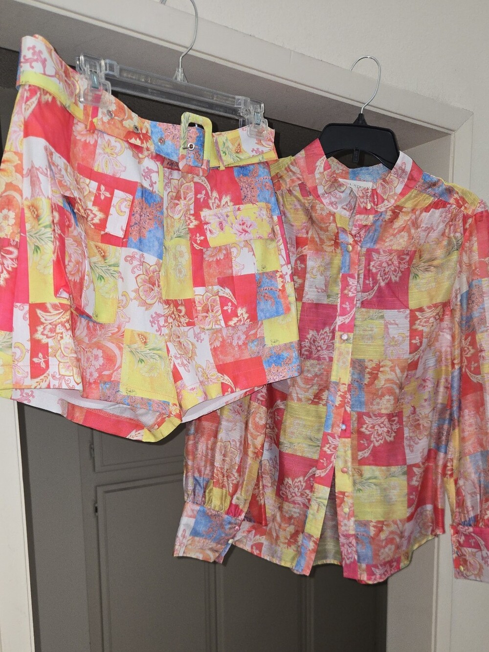 Colorful lined shorts set shorts have belt and pocket Dressy